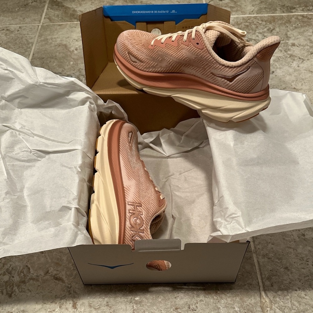 Hoka Women's Clifton 9 👟 | Size 9.5 | Sandstone Cream 👟 | Brand-New-in-Box